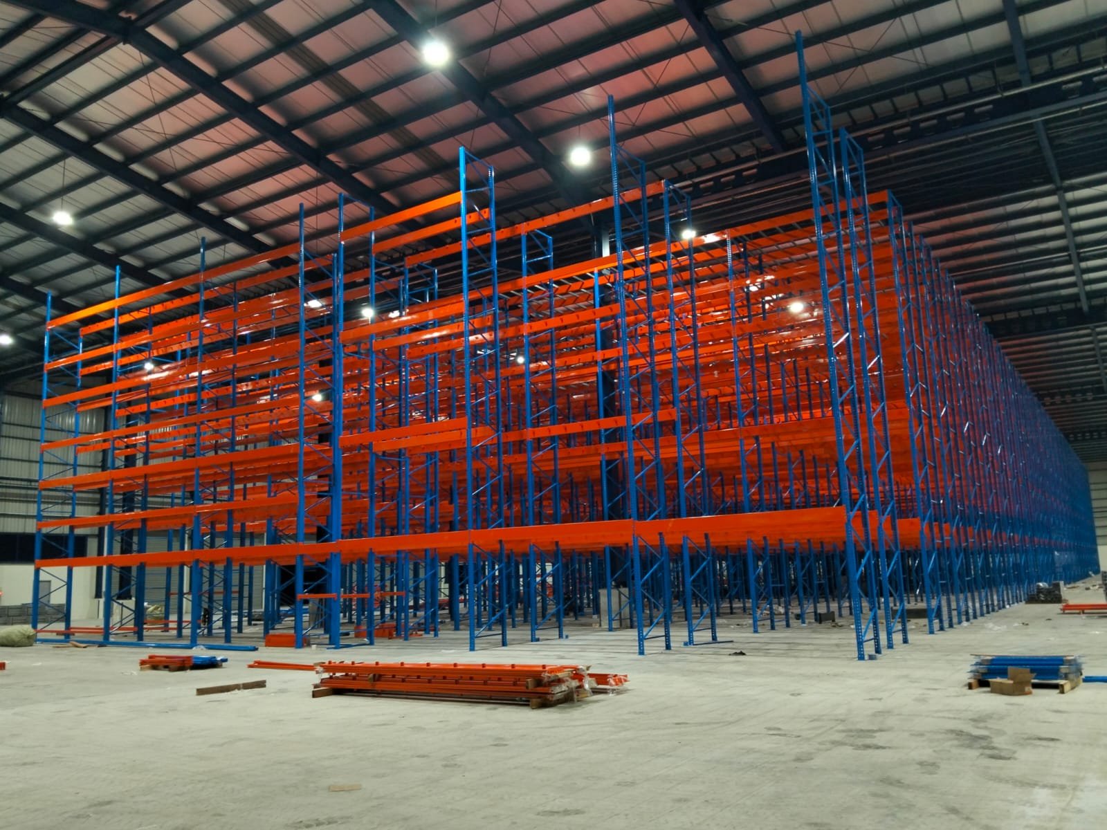 Mezzanine rak longspan dengan gangway steel floor perforated